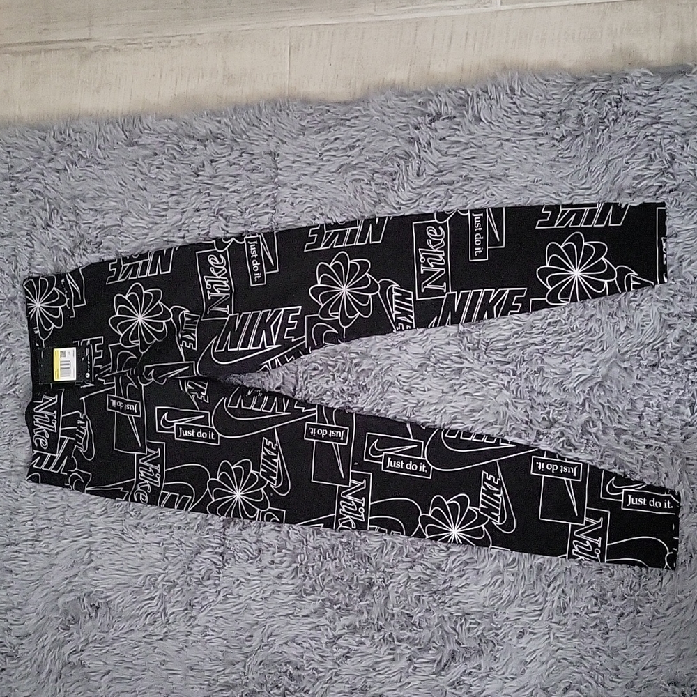 Nike tight fit leggings